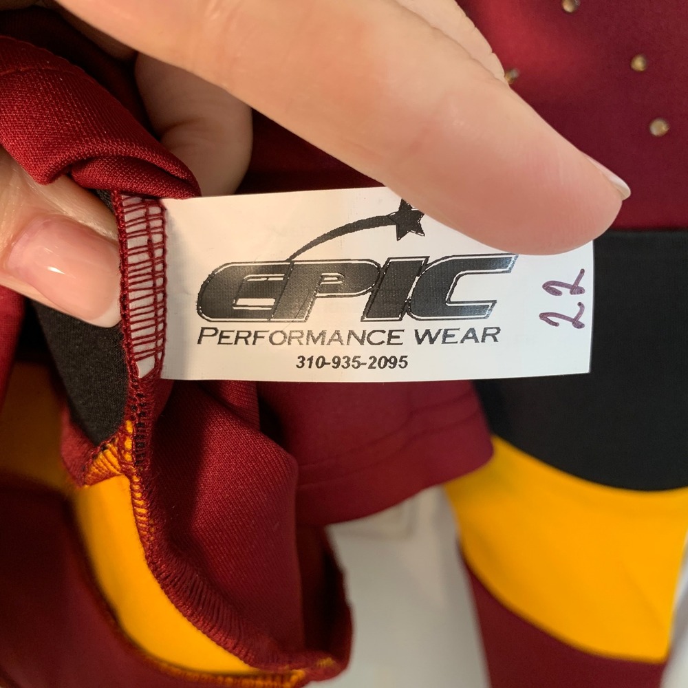 Washington Commanders Pro NFL Cheerleader Uniform Top Burgundy Gold Long Slv / M - Picture 9 of 12